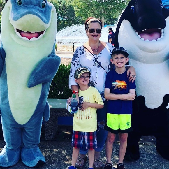 Hey there Poshers! - Picture 7 of 8